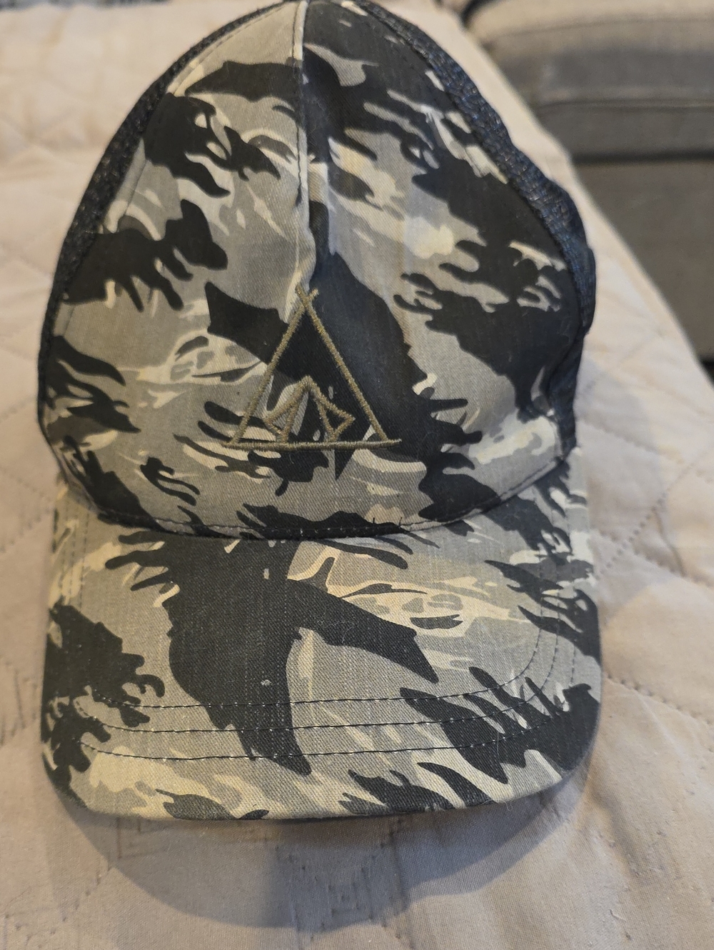 Pistil Mens Gray & Black Camo Camp Trucker Hat NWOT
